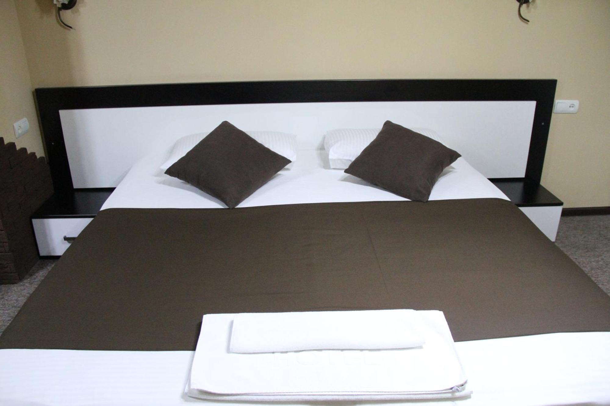 Hotel Diplomat Tbilisi Quarto foto